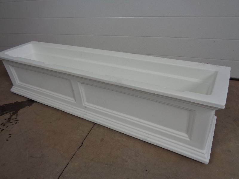 lot 16 image: New Large Mayne Polyethylene Planter