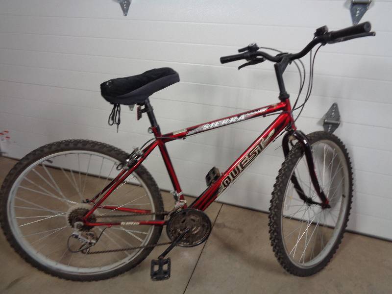 lot 23 image: 15 Speed Mountain Bike