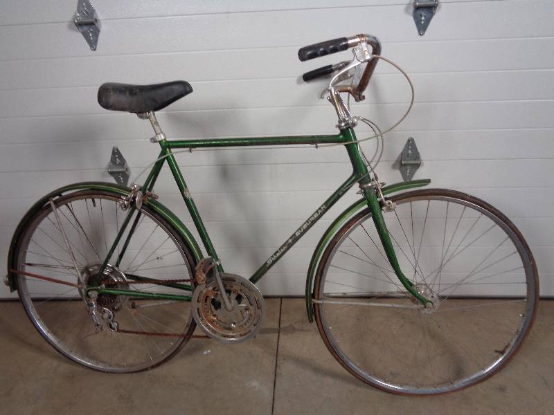 lot 25 image: Vintage Schwinn 10 Speed Bike