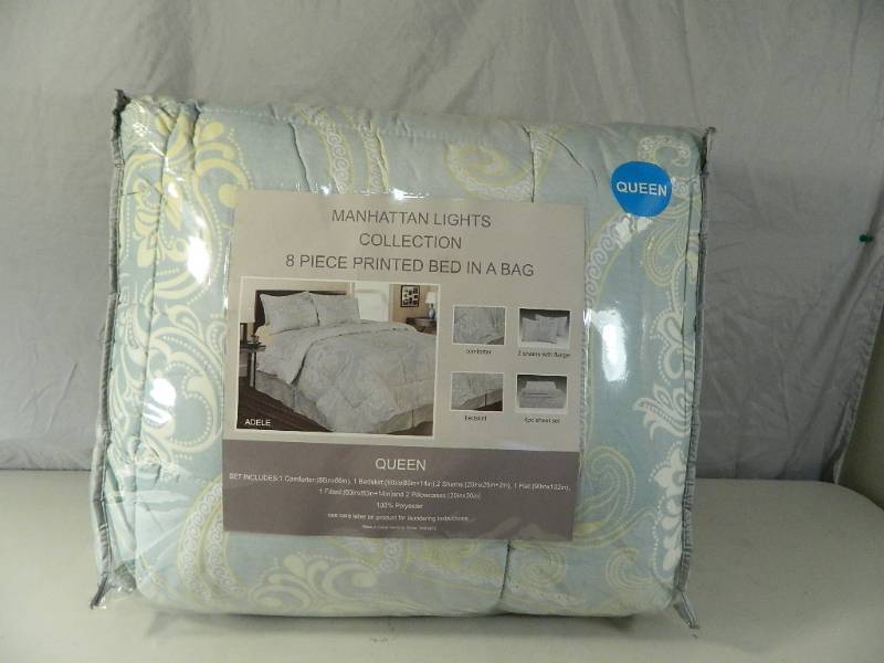 lot 40 image: New Manhattan Lights Collection 8 Piece Printed Bed in A Bag