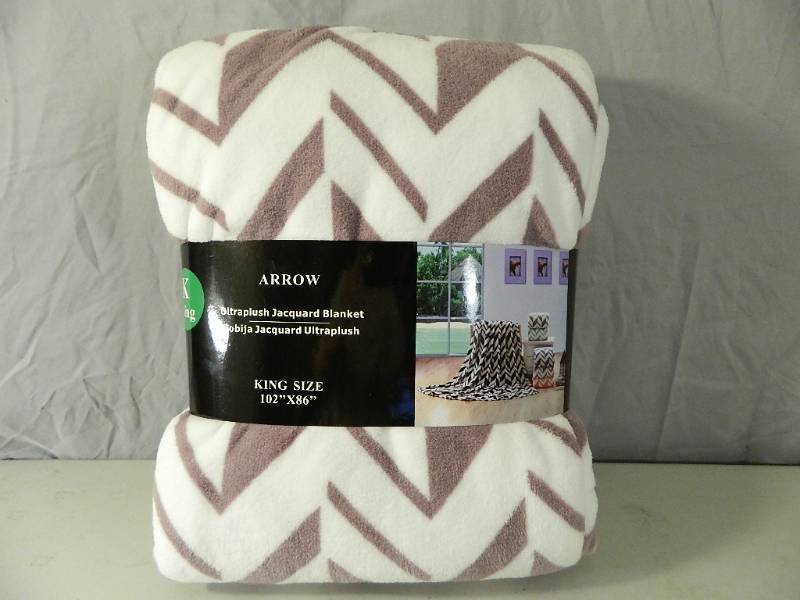lot 48 image: New King Size Arrow Blanket