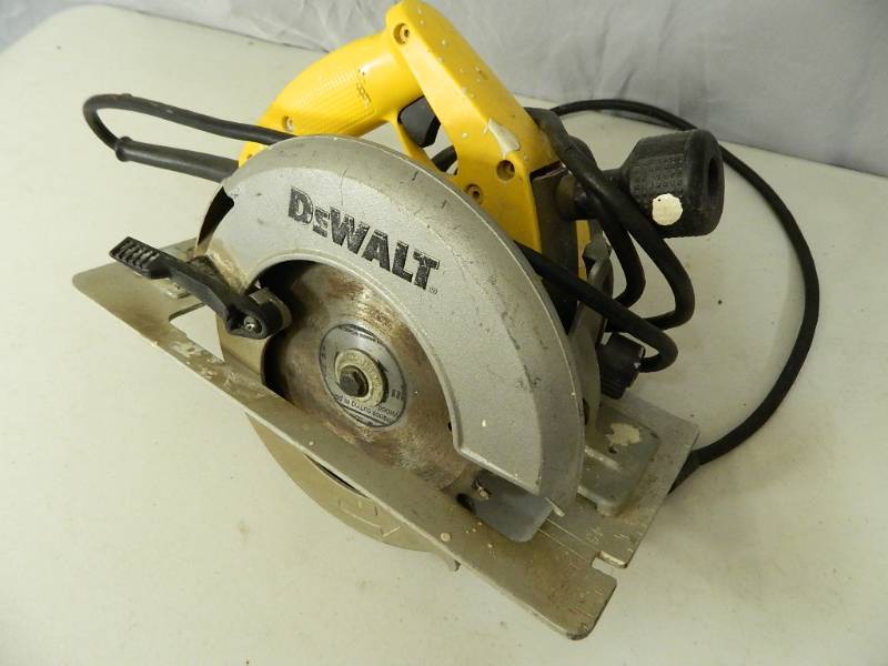 lot 68 image: Dewalt Circular Saw