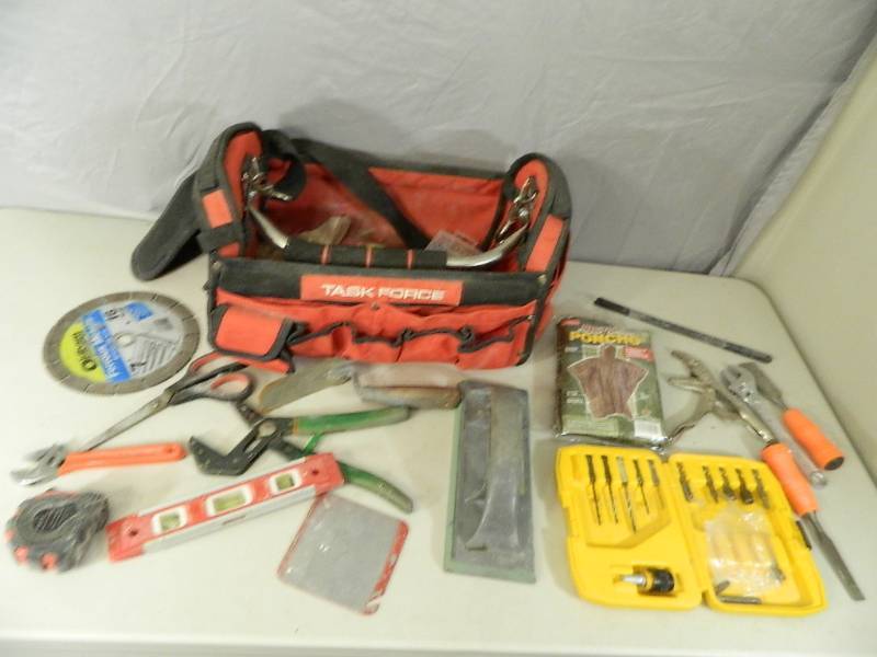 lot 70 image: Toolbag with Hand Tools