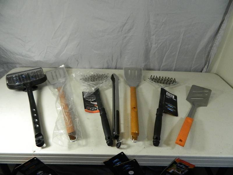 lot 101 image: 7 New BBQ Tools and Brushes