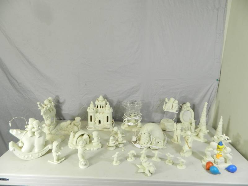 lot 155 image: Dept 56 Collectible Snowbabies