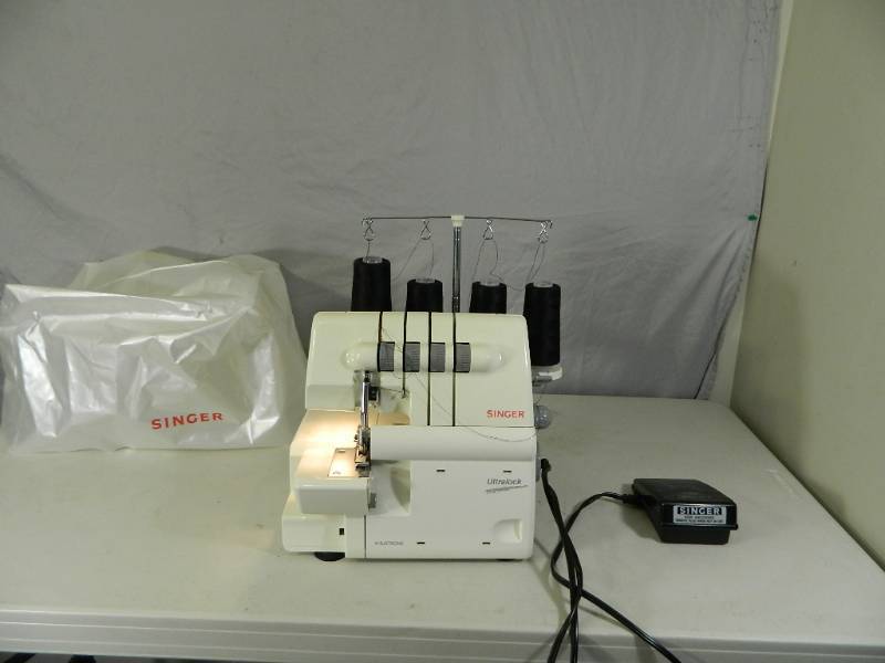 lot 158 image: Singer Sewing Machine