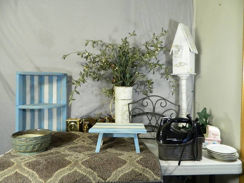 lot 160 image: Home Decor and More