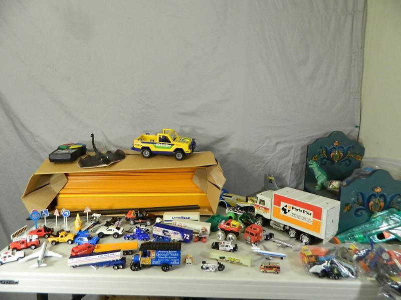 lot 170 image: Vintage Toys, Cars, More