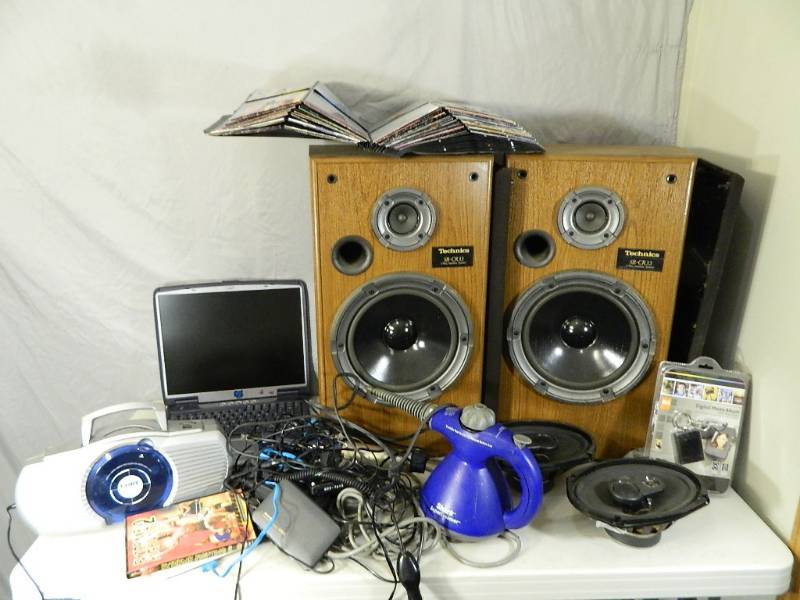 lot 173 image: Speakers, Laptop, Assorted Electronics