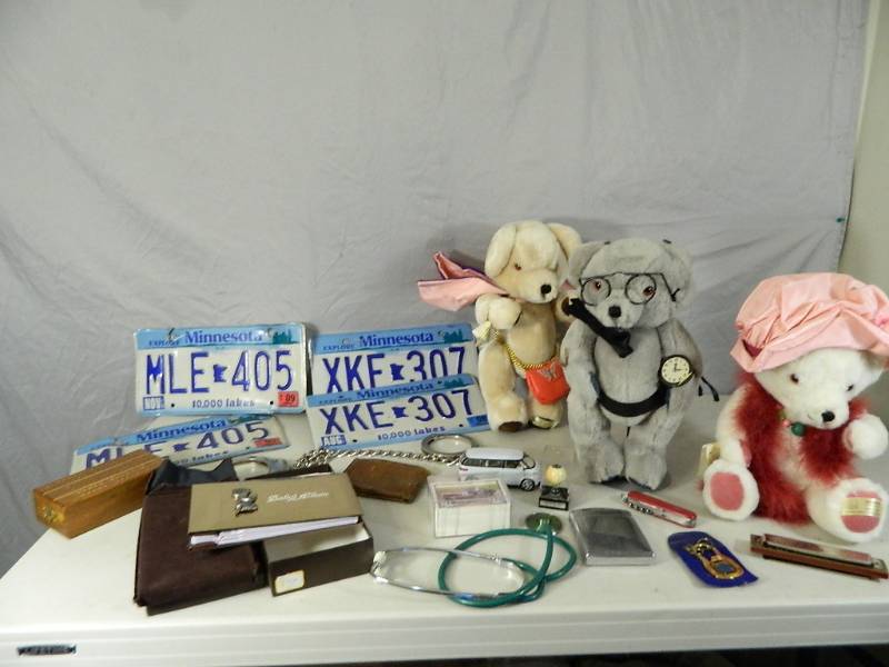 lot 175 image: Assorted Collectibles