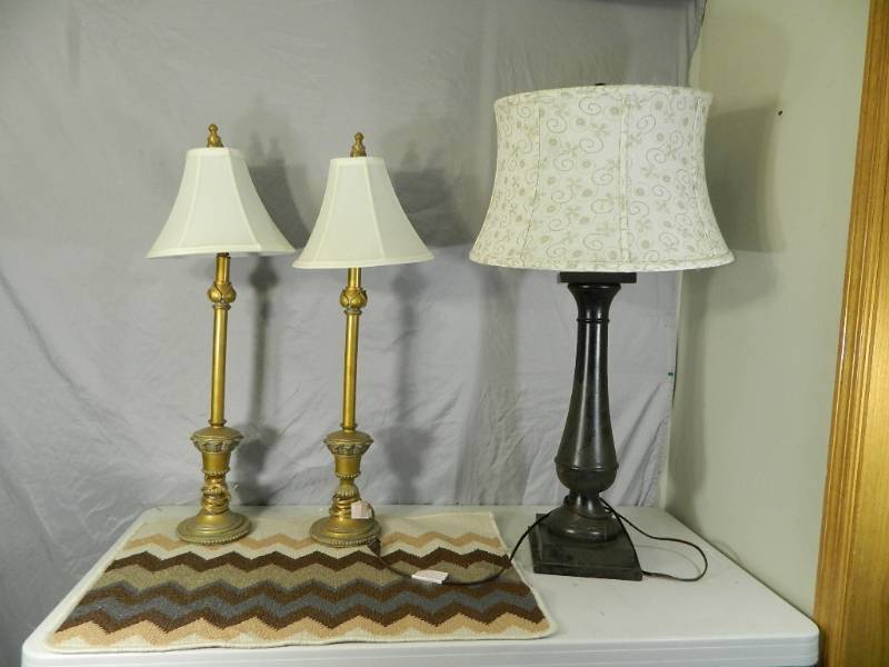 lot 186 image: 3 Lamps and Rug