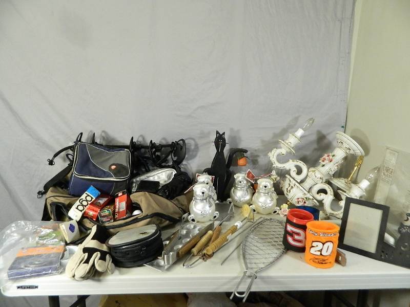 lot 188 image: Assorted Household Items