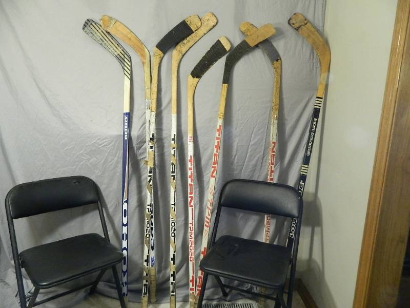 lot 190 image: 2 Folding Chairs and 8 Hockey Sticks