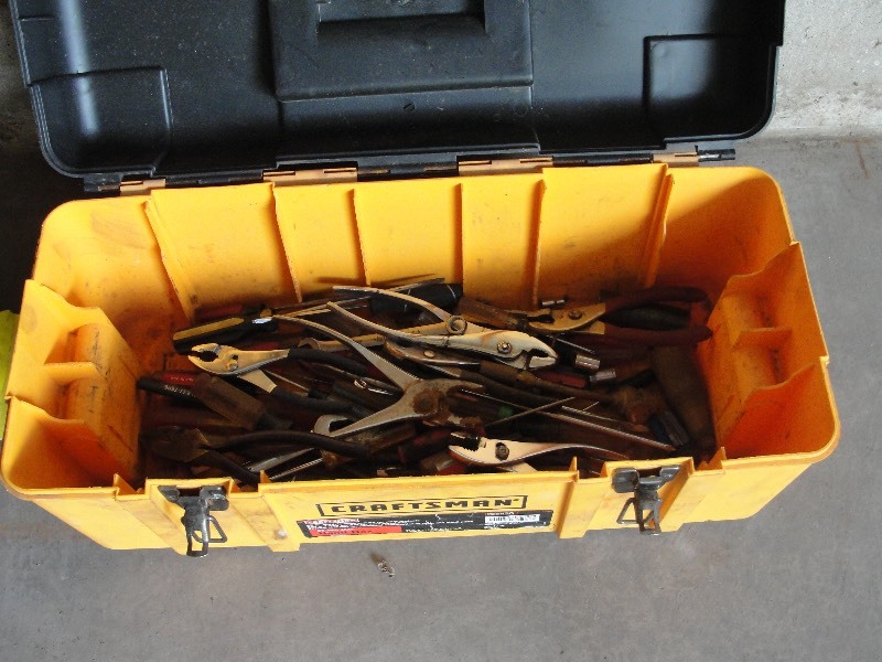 lot 10 image: DRYWALL SANDER, CRAFTSMAN TOOLBOX  MISC TOOLS