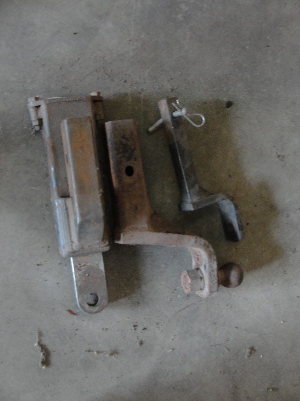 lot 22 image: 3- HITCHES (ONE FARM SPRING SCHOCK ABSORBING HITCH)