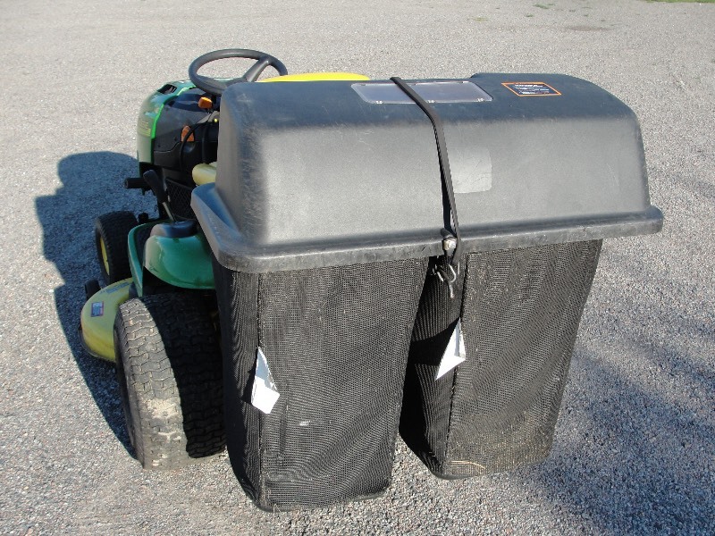 lot 4 image: JOHN DEERE L118 LAWN MOWER