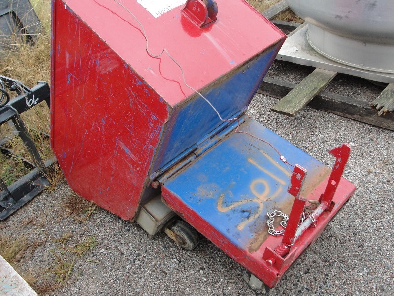 DUMP BOX ON CASTERS