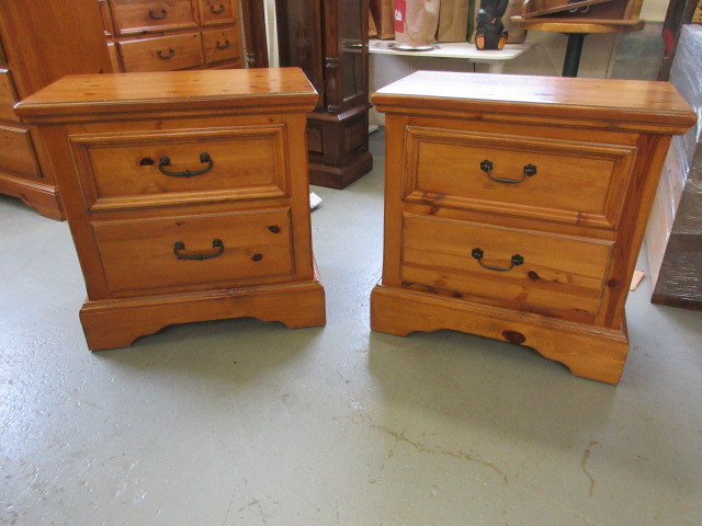 lot 305 image: TWO SOLID PINE NIGHT STANDS