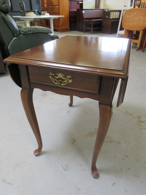 lot 310 image: LANE DROP LEAF END TABLE WITH DRAWER