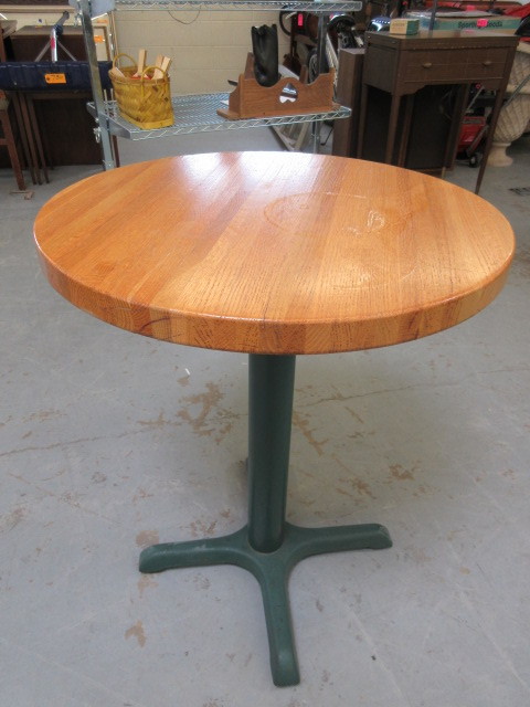 lot 314 image: ROUND OAK BUTCHER BLOCK STYLE TABLE WITH IRON BASE
