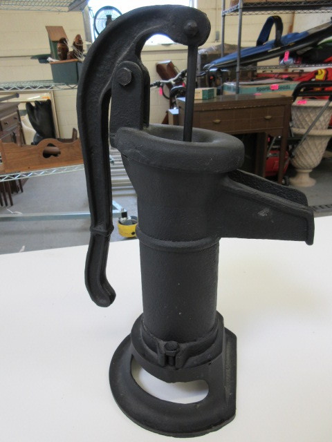 lot 331 image: CAST IRON HAND PUMP