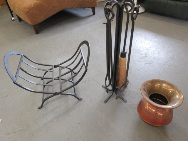 lot 334 image: FIRE PLACE TOOL SET AND SPITTOON
