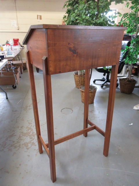 lot 311 image: SOLID WOOD LECTURN