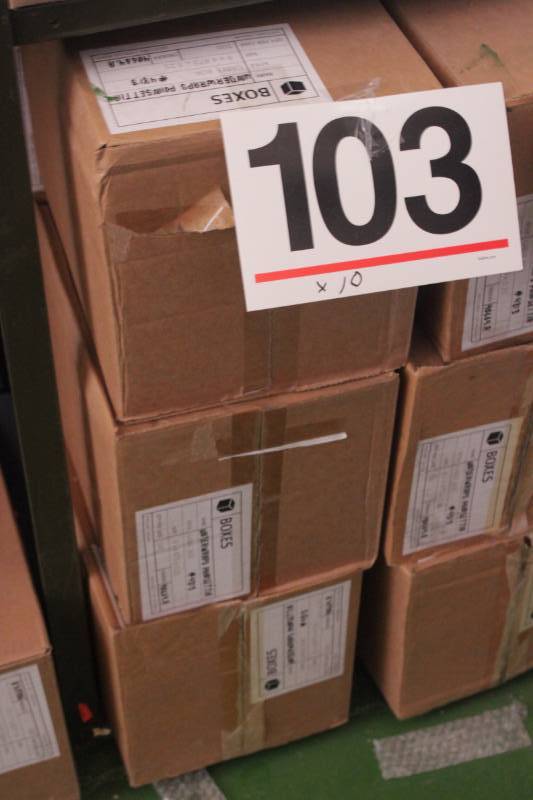 lot 103 image: 1000 Poinsettia Gable Gift Boxes with Handle