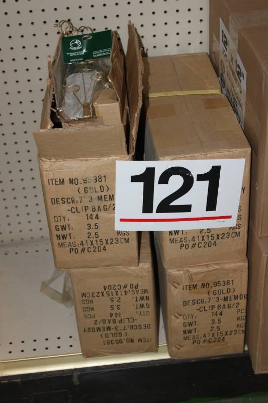 lot 121 image: 576 Pacific Rim Gold 7 Photo Memory Clip in Retail Packaging