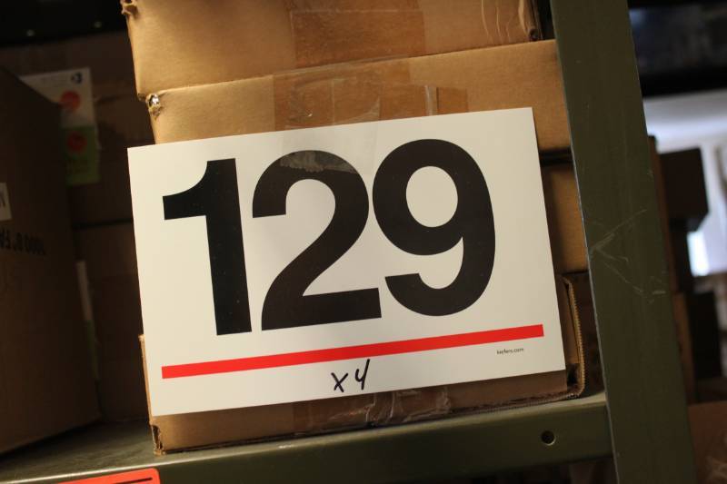 lot 129 image: 48 Silver Holiday Cube Gift Bags with Handles