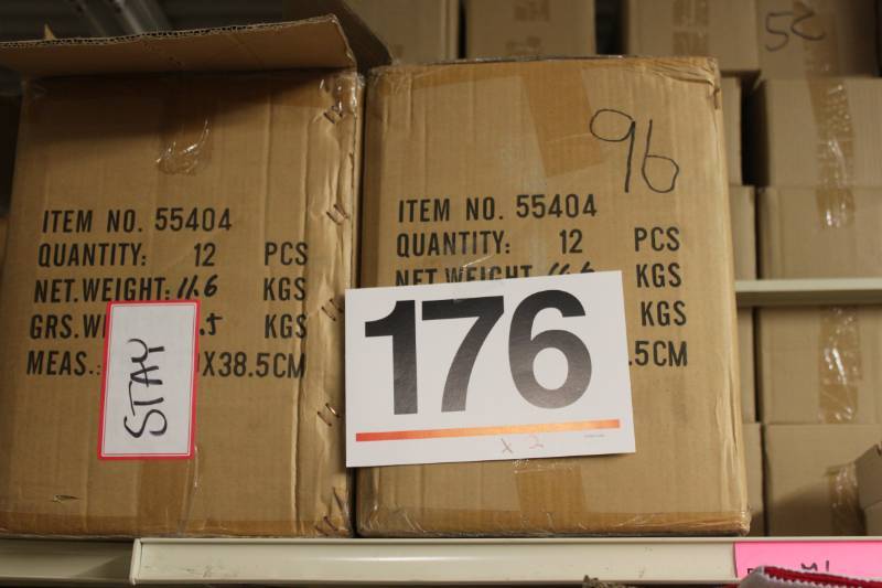 lot 176 image: 24 Pacific Rim Ceramic Santa Stocking Holder