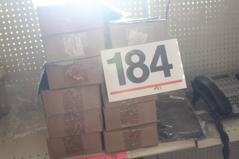 lot 184 image: 132 Hunter Green & Gold 15 Bottle Gift Bags in Retail Packaging