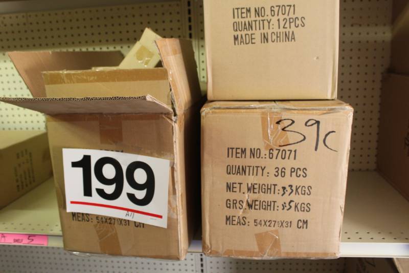 lot 199 image: 96 Pacific Rim Ceramic Flamingo Ornaments