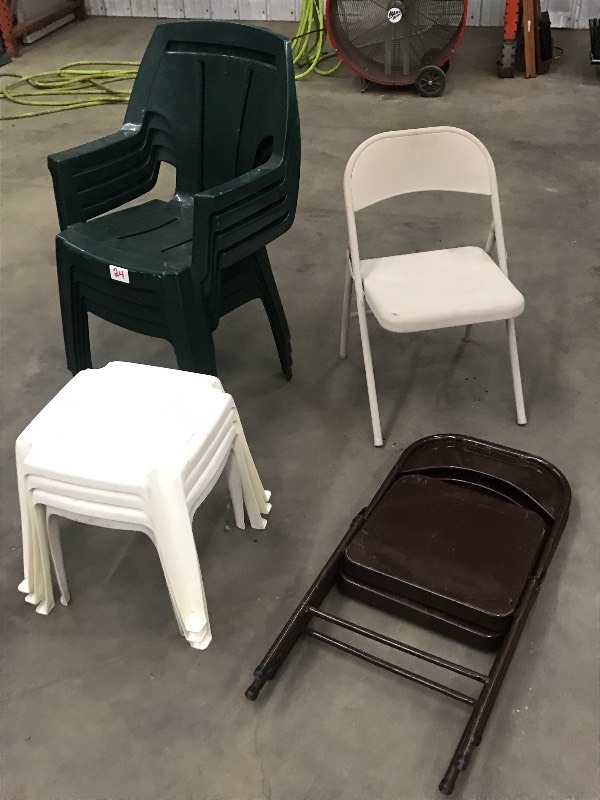 lot 24 image: Lot Of (4) Plastic Patio Chairs, (...