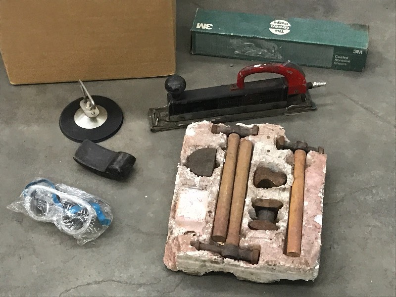 lot 26 image: Box Of Assorted Hammer Set, Rodac-...