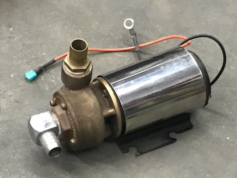 lot 34 image: Boss Hoss 12Volt Motorcycle Water P...