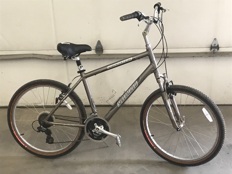 lot 40 image: Specialized Expedition 24-Speed Bic...