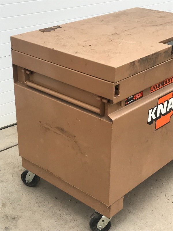 lot 46 image: Knaack Jobsite Box