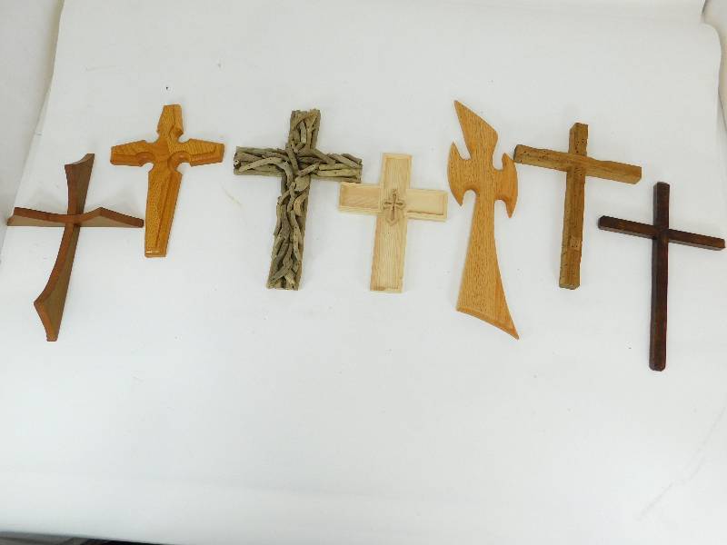lot 7 image: Seven Crosses