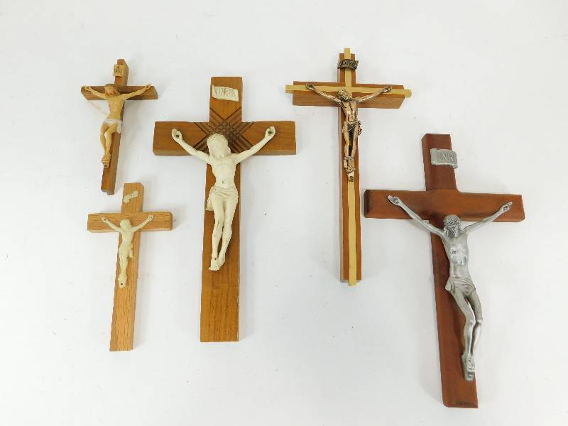 lot 9 image: Five Crosses