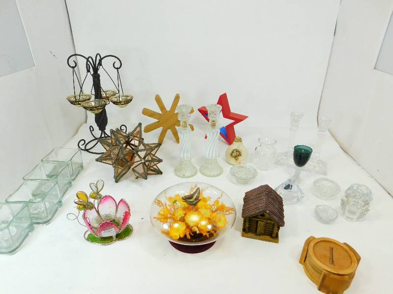 lot 24 image: Lot Filled With Many Interesting Miscellaneous Collectors Items