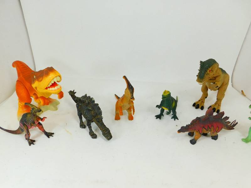 lot 27 image: Eight Dinosaurs