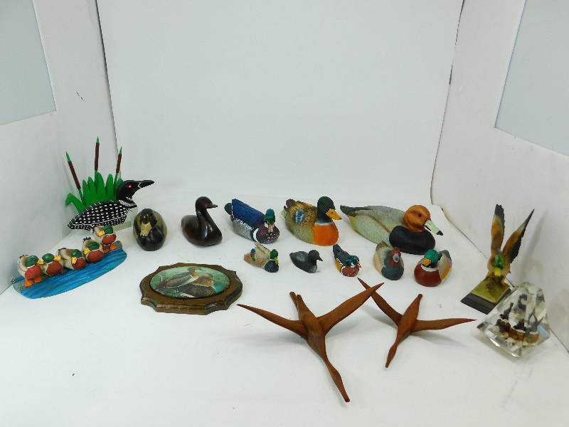 lot 33 image: Many Different Kinds Of Duck Items For Collectors
