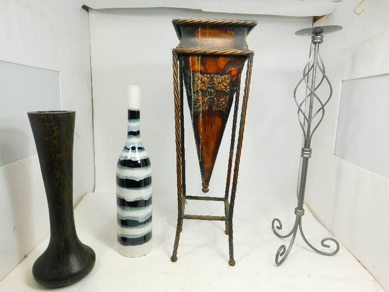 lot 56 image: Four Miscellaneous Size Containers For Home Or Office Decor