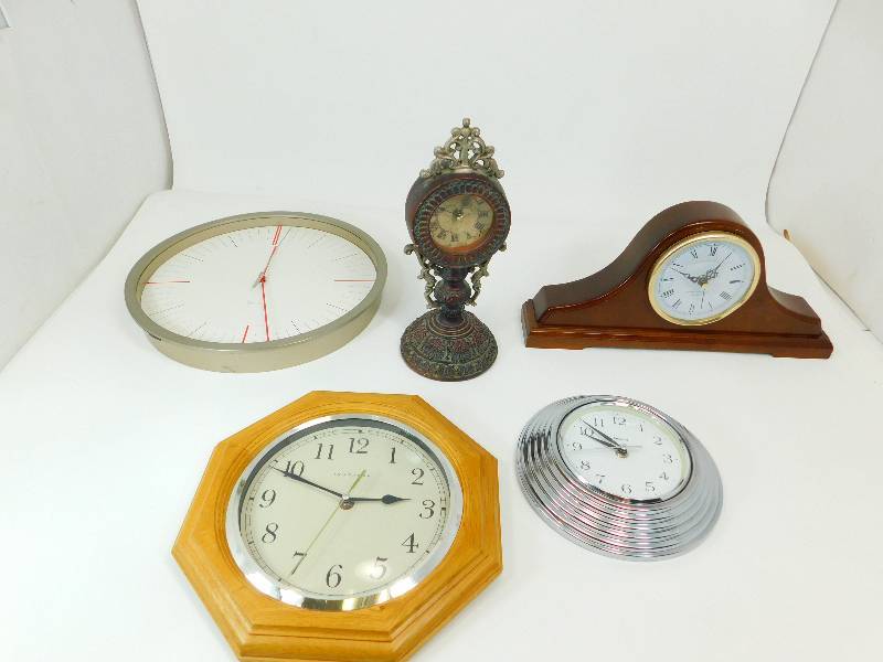 lot 63 image: Five Battery Operated Clocks
