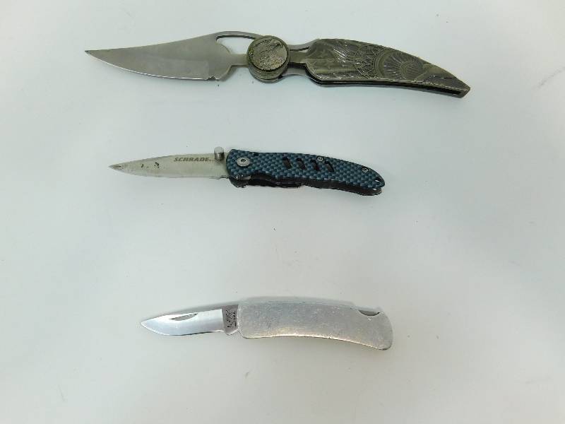 lot 82 image: Three Pocket Knives