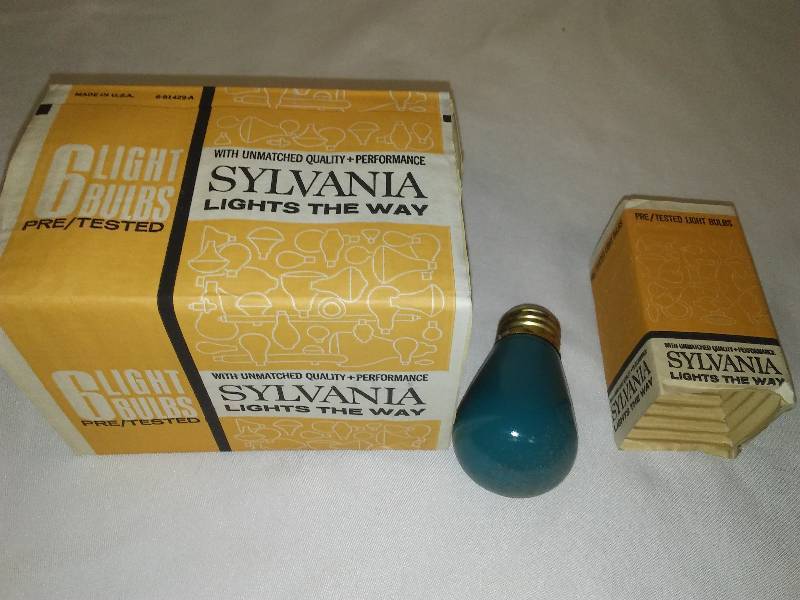 lot 291 image: 6 Green 11-watt Bison Green light bulbs, Yes - they do turn BISON Green.