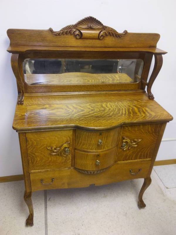 lot 280 image: Vintage antique Buffet with key. mirror.