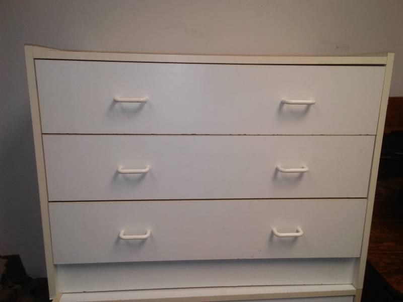 lot 284 image: 3 drawer night side table, dresser