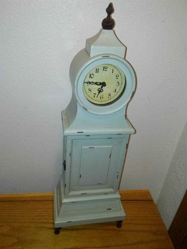 lot 304 image: Art Deco replica clock